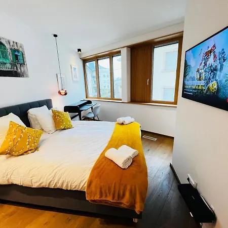 Gorgeous 1 Bedroom Flat With Balcony&parking Appartamento