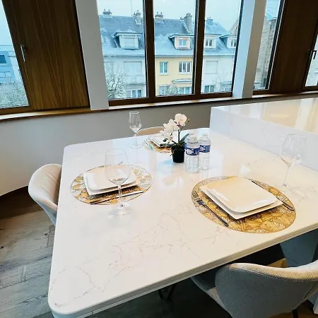 Gorgeous 1 Bedroom Flat With Balcony&parking *