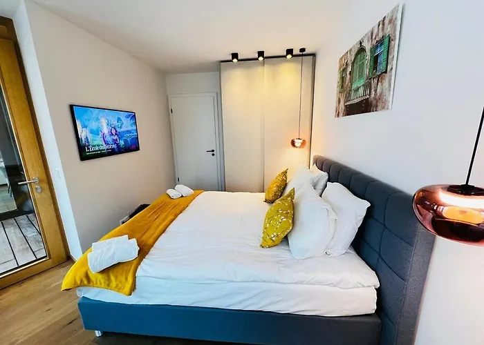 Gorgeous 1 Bedroom Flat With Balcony&parking *