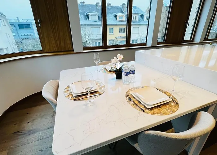 Gorgeous 1 Bedroom Flat With Balcony&parking *