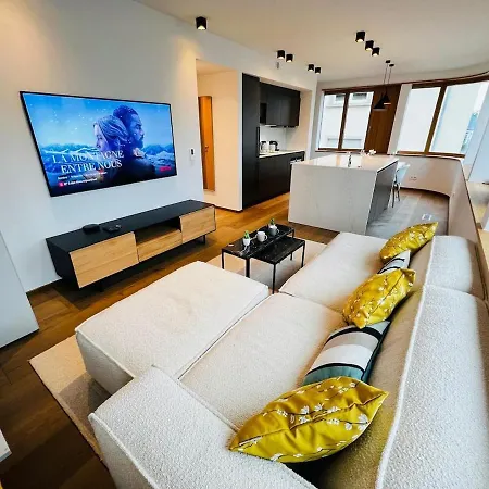 Gorgeous 1 Bedroom Flat With Balcony&parking