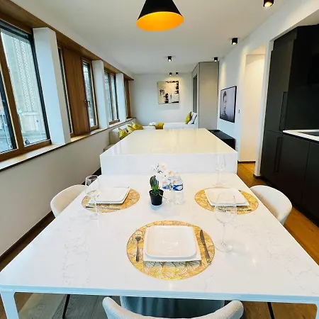 Gorgeous 1 Bedroom Flat With Balcony&parking Apartment *