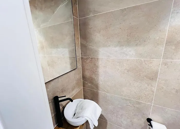 Gorgeous 1 Bedroom Flat With Balcony&parking * Lüksemburg